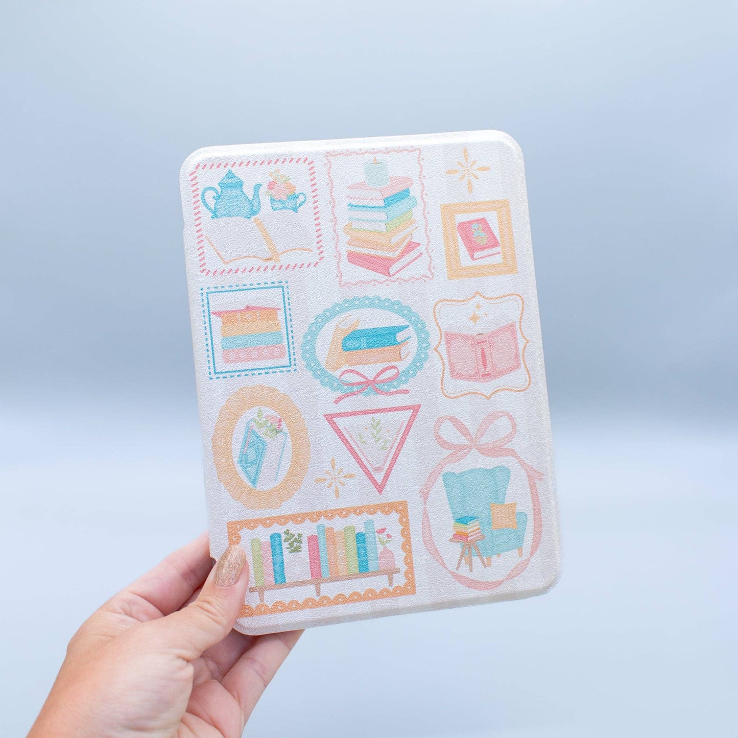 Bookish Frames Kindle Case: Kindle Basic (2022 & 2024 models)